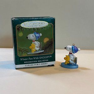 2001 Hallmark Keepsake Winter Fun with Snoopy #4 Miniature / Snoopy & Woodstock